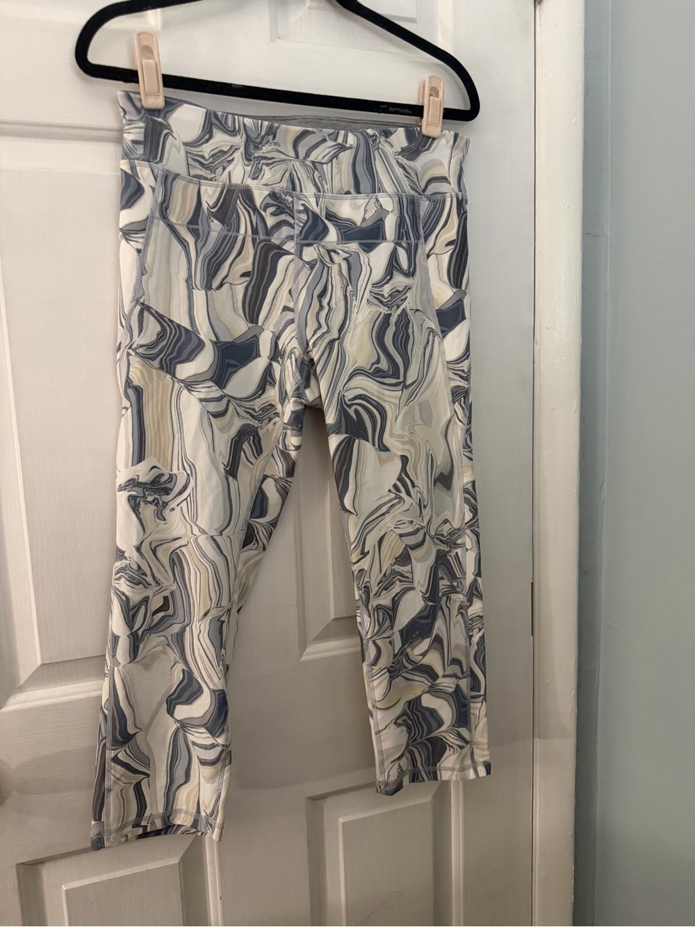 Calvin Klein Performance Large Marble Print Capri Leggings High Rise